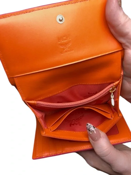 ๐ MCM HOT PINK WALLET - Picture 9 of 12